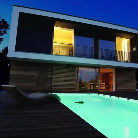 Peaceful Among The Vines * Vipolze