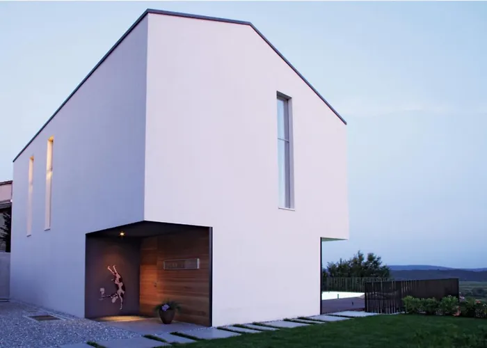 Peaceful Among The Vines Vipolze